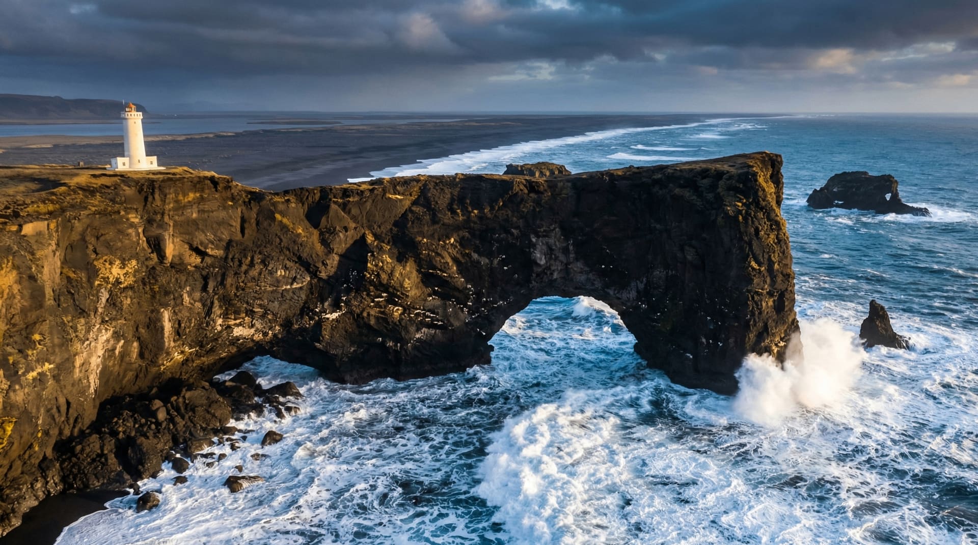 Dyrhólaey: The Arch
